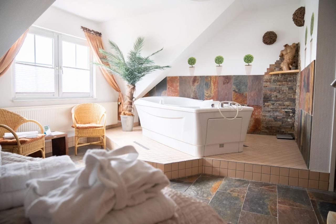Hotel Am Uckersee 로퍼스도프 외부 사진
