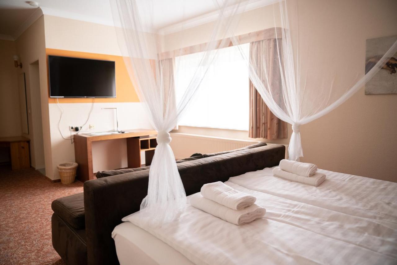 Hotel Am Uckersee 로퍼스도프 외부 사진