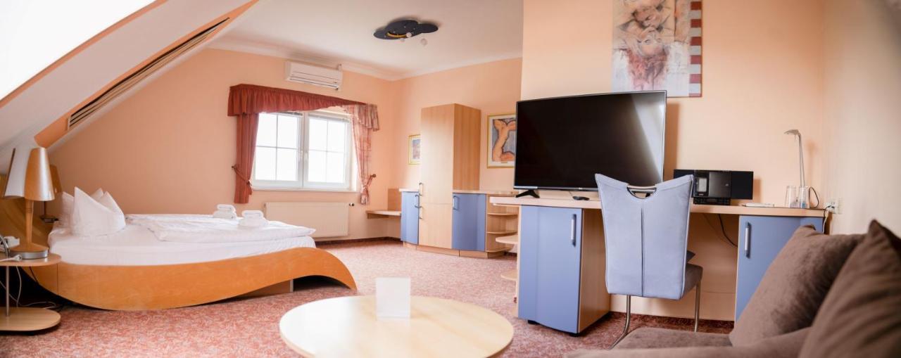 Hotel Am Uckersee 로퍼스도프 외부 사진