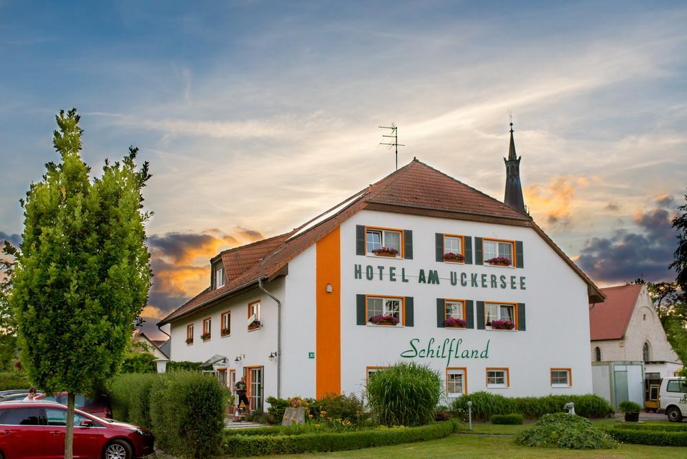 Hotel Am Uckersee 로퍼스도프 외부 사진
